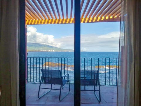Patio, Natural landscape, View (from property/room), Balcony/Terrace, Living room, Seating area, Dining area, Mountain view, Sea view, sunbed