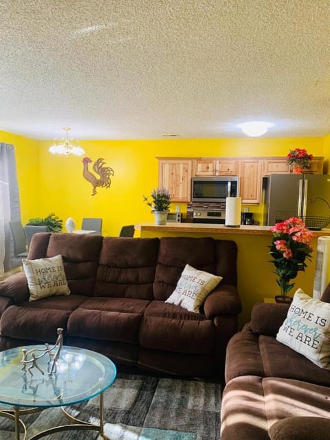 Living room, Seating area, Dining area, minibar, pet friendly