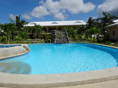 Day, Swimming pool