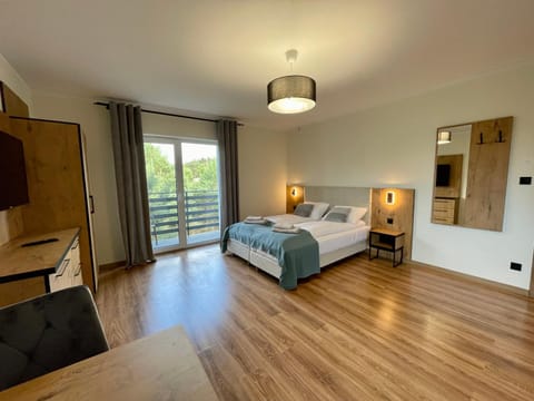 Bed, TV and multimedia, Photo of the whole room, Bedroom, wardrobe