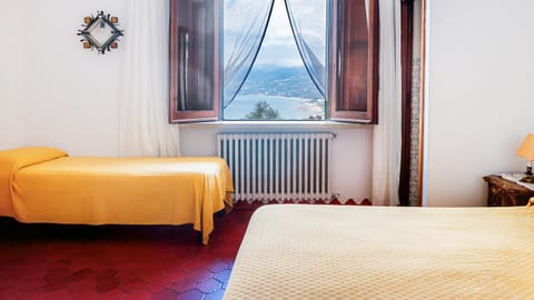 Bed, Natural landscape, Photo of the whole room, Bedroom, Sea view