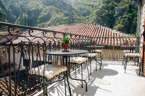 View (from property/room), Balcony/Terrace, Dining area, Breakfast