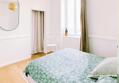 Bed, Photo of the whole room, Bedroom, internet