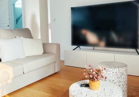 Communal lounge/ TV room, TV and multimedia, Living room, Seating area