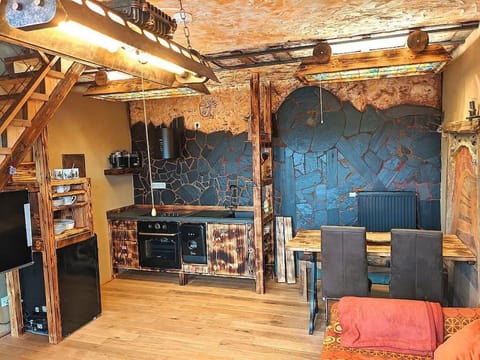 Kitchen or kitchenette, Seating area