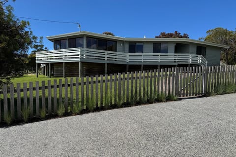 Property building, Garden, Garden view, Parking