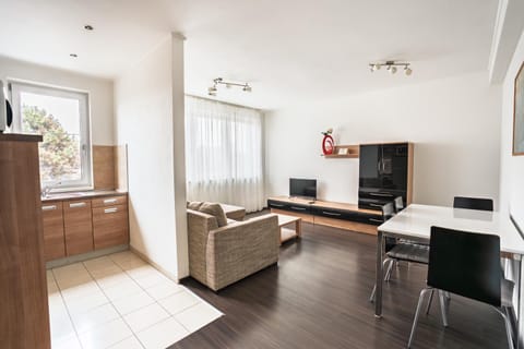 Kitchen or kitchenette, Living room