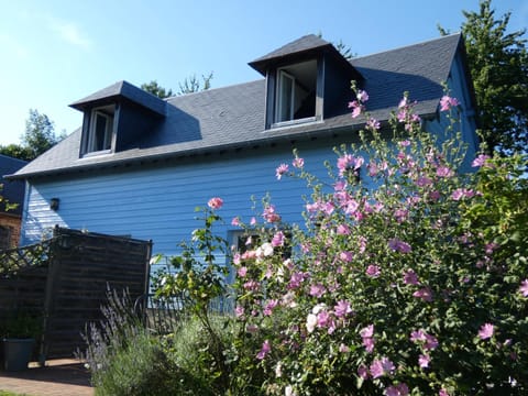 Property building, Facade/entrance, Summer