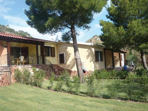 Property building, Day, Garden