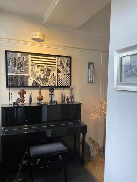 Maison charme 7 min Paris jardin Villa in Courbevoie