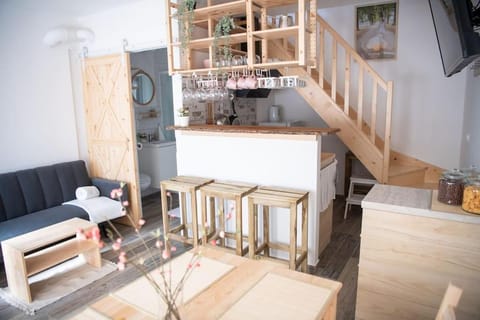 Kitchen or kitchenette, Seating area