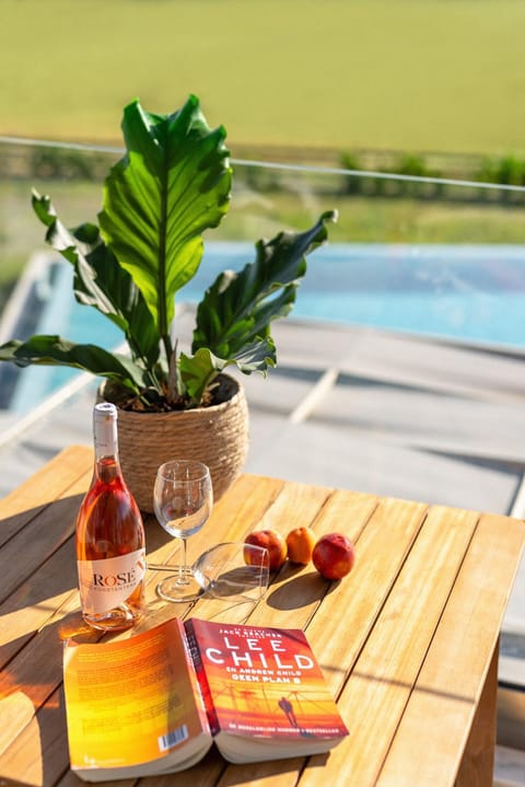 Dining area, Pool view