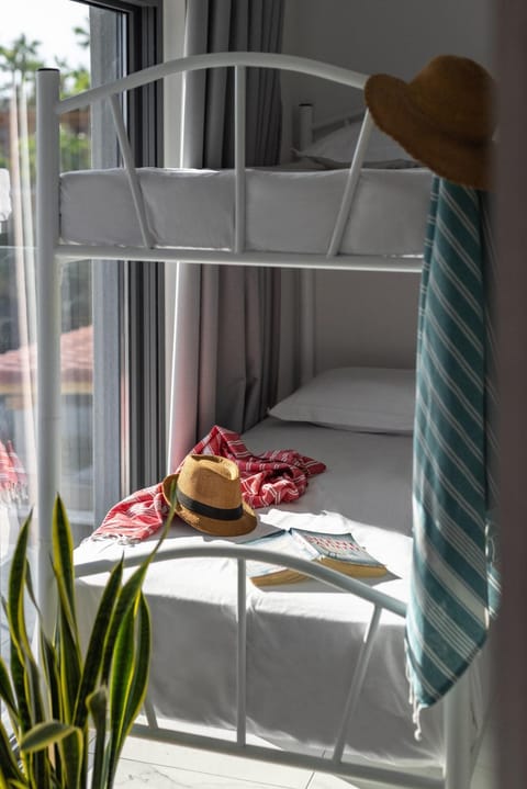 Bed, Photo of the whole room, bunk bed