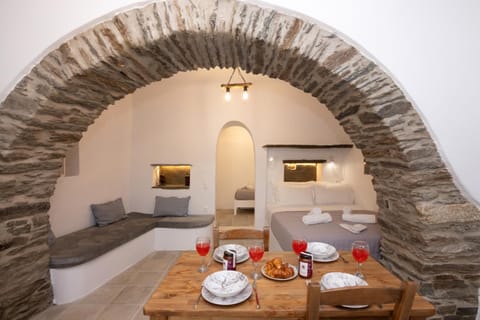 Bed, Photo of the whole room, Seating area