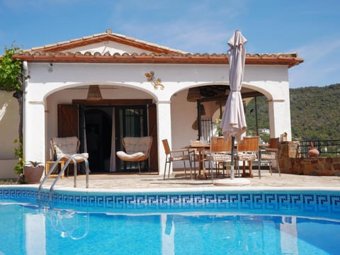 Property building, Patio, Dining area, Swimming pool