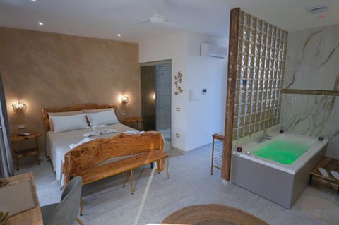 Hot Tub, Bathroom, Photo of the whole room, Bedroom
