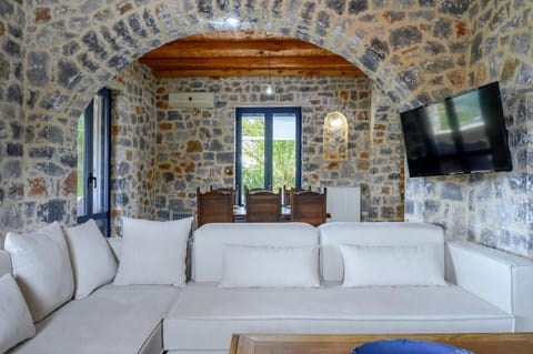 TV and multimedia, Living room, Seating area, Dining area, heating, air conditioner