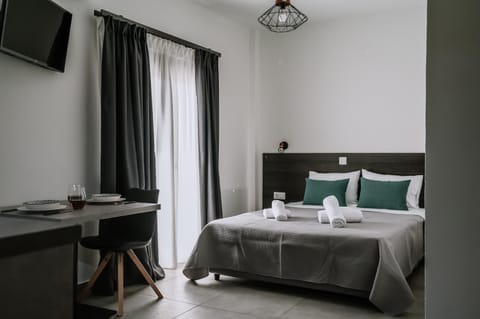 Bed, TV and multimedia, Photo of the whole room, Bedroom, hair dresser