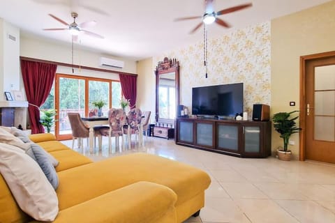 Apartment Kalliope, 200m sea Apartment in Šibenik-Knin County, Croatia