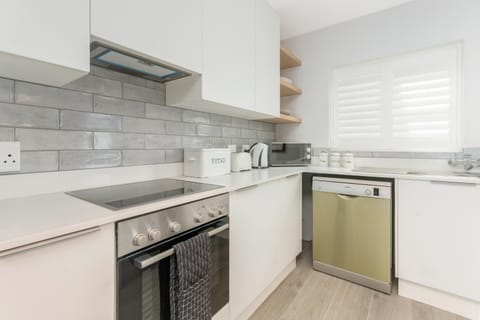 Kitchen or kitchenette, dishwasher, minibar, pet friendly, stove, toaster