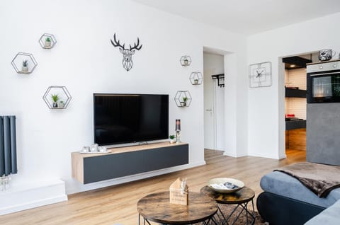 TV and multimedia, Kitchen or kitchenette, Living room, Seating area, Evening entertainment