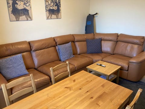 2 Bed Central Ness Apart - May Court Apartment in Inverness