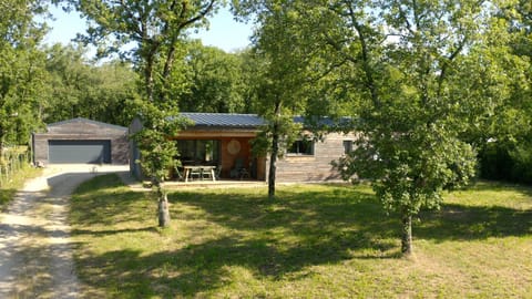 Property building, Day, Garden, Garden view