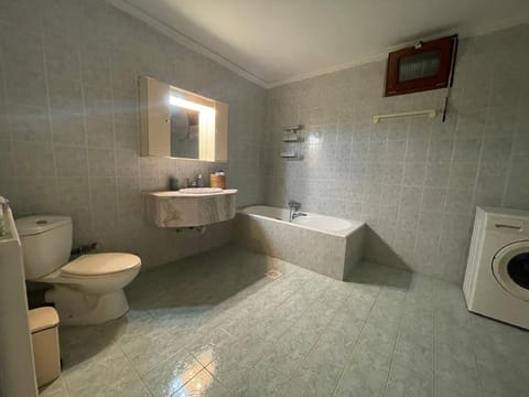 Toilet, Bathroom, towels