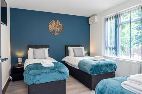 Bedroom, towels