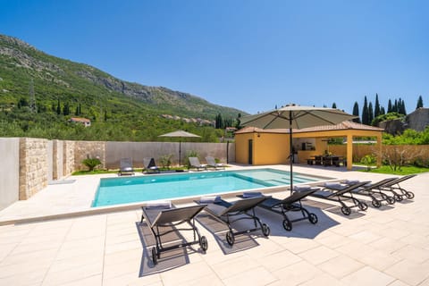 Balcony/Terrace, Swimming pool