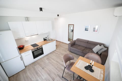 Kitchen or kitchenette, Living room, Dining area, dishwasher, pet friendly, stove