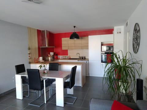 Dining area, kitchen