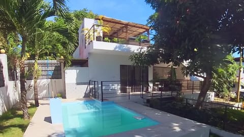 Property building, Lounge or bar, Swimming pool