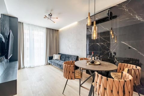 TV and multimedia, Living room, Seating area, Dining area, fireplace