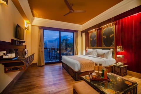 Bed, TV and multimedia, View (from property/room), Photo of the whole room, Bedroom