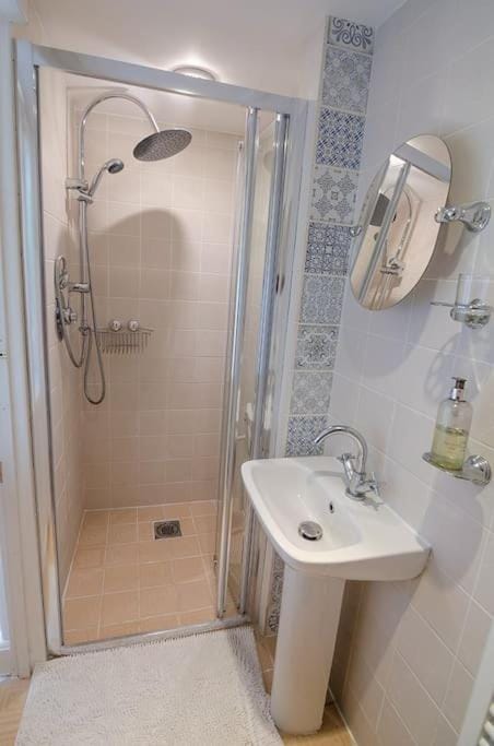 Lyme Clifftop Hideaway Apartment in Lyme Regis