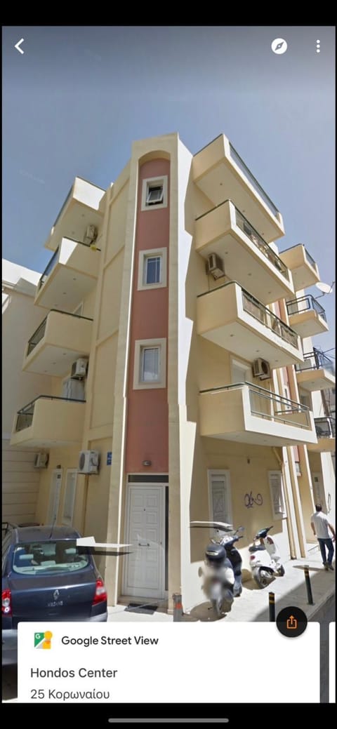 Sunshine Cozy Central Studio Basement Apartment in Heraklion