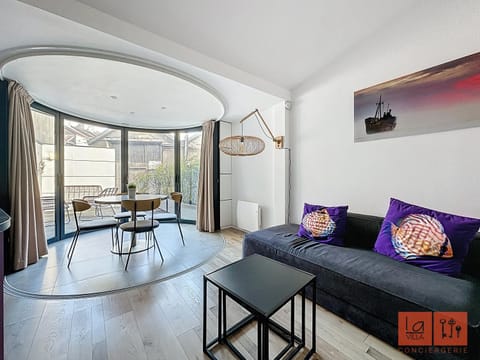 View (from property/room), Living room, Dining area