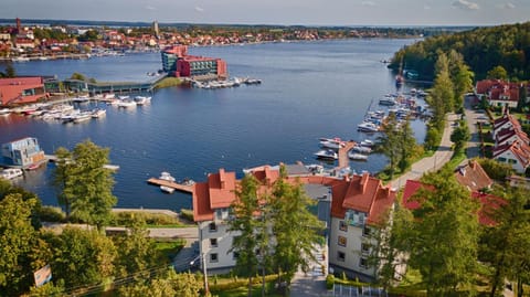 Property building, Day, Natural landscape, Bird's eye view, City view, Lake view