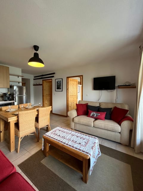 TV and multimedia, Seating area, Dining area