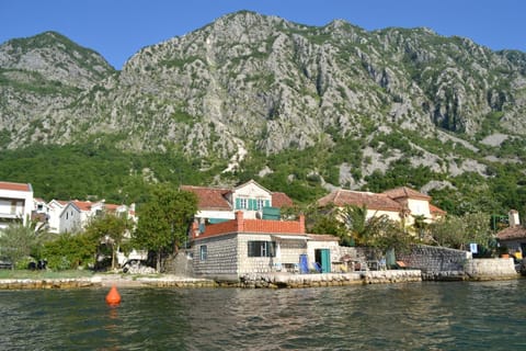 Property building, Neighbourhood