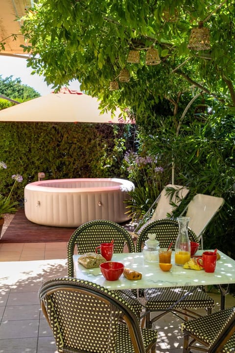 Hot Tub, Solarium, Garden view, Breakfast