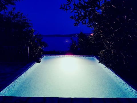 Swimming pool, Swimming pool