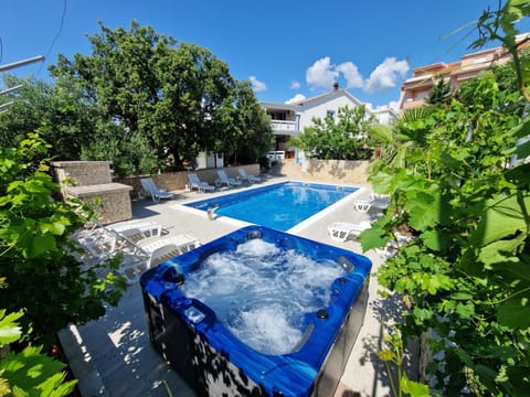 Hot Tub, Swimming pool