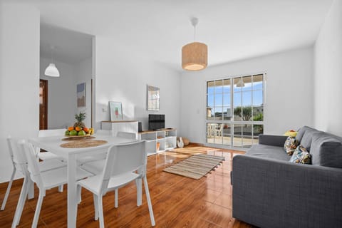 Communal lounge/ TV room, TV and multimedia, Living room, Seating area, Dining area, Evening entertainment