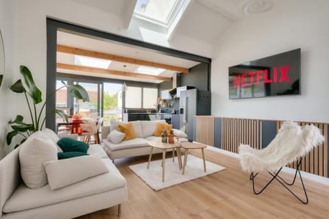 TV and multimedia, Living room, air conditioner