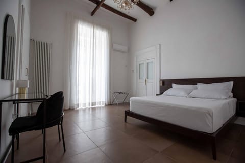 Bed, Bedroom, air conditioner