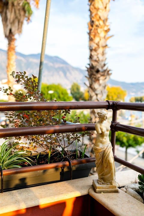 Balcony/Terrace, Mountain view, Sea view