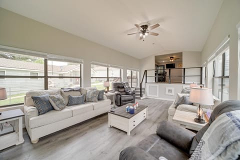 Waterfront Grove Retreat with Dock Cedar Ridge House in Ozark Mountains