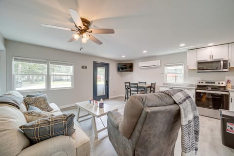 Waterfront Grove Retreat with Dock Cedar Ridge House in Ozark Mountains